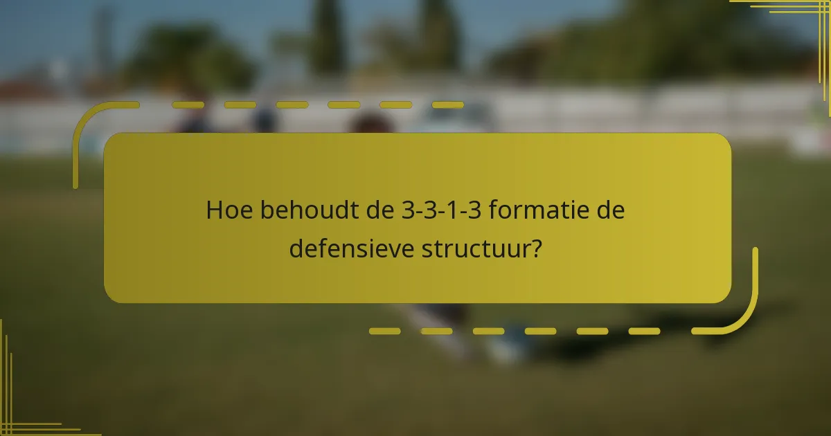 Hoe behoudt de 3-3-1-3 formatie de defensieve structuur?